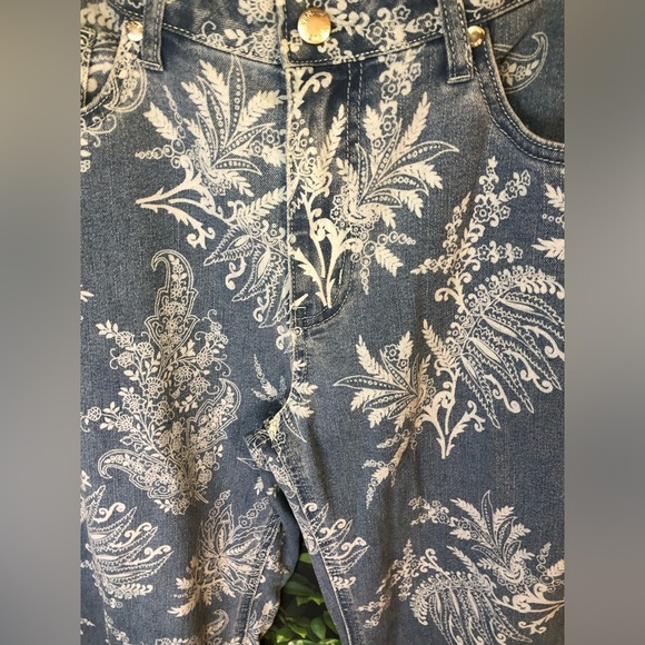 Floral Patterned Blue Jeans size 16 - Picture 4 of 16